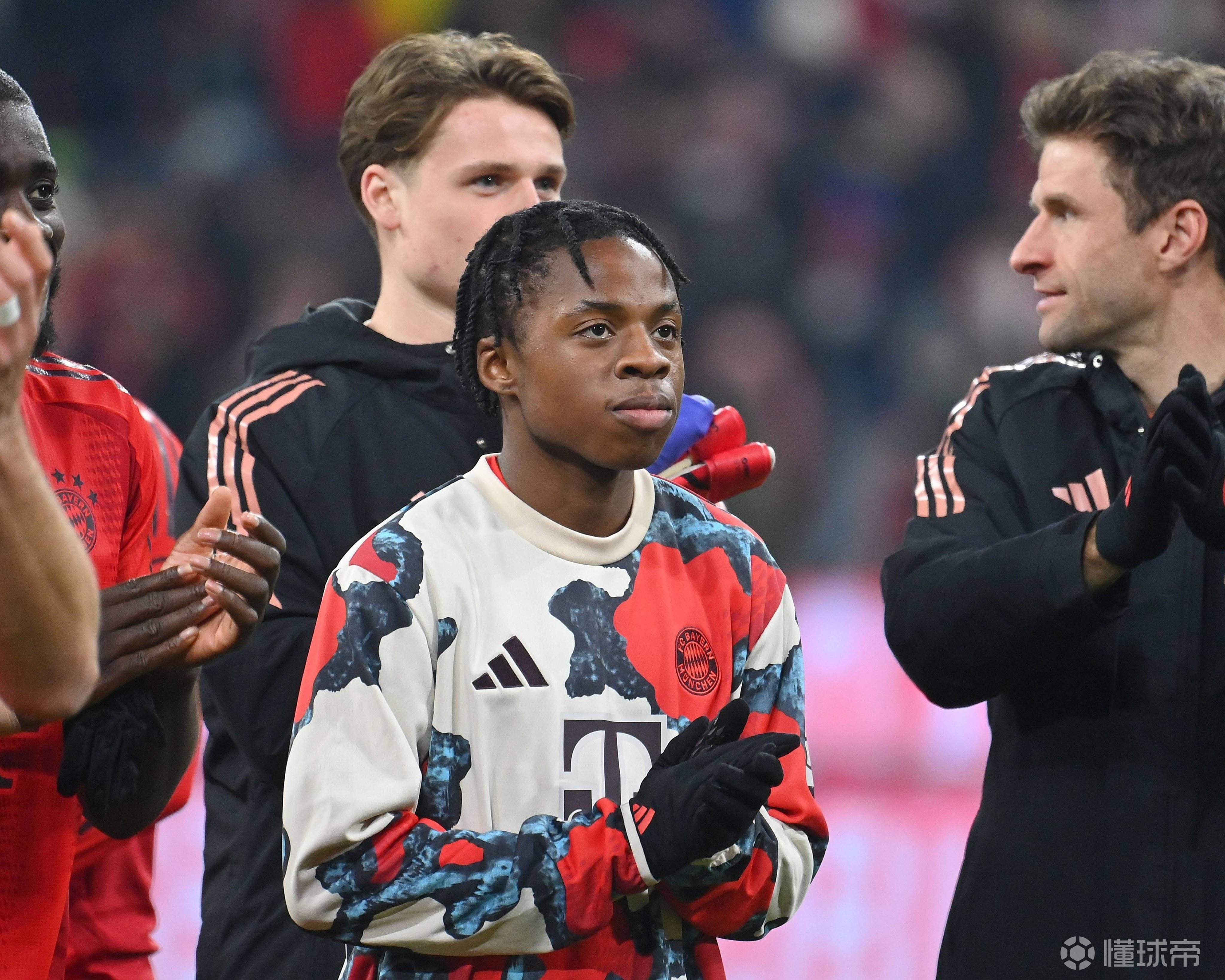 雷速足球直播平台-世俱杯爆冷！拜仁补时绝杀，球迷沸腾：不可思议！