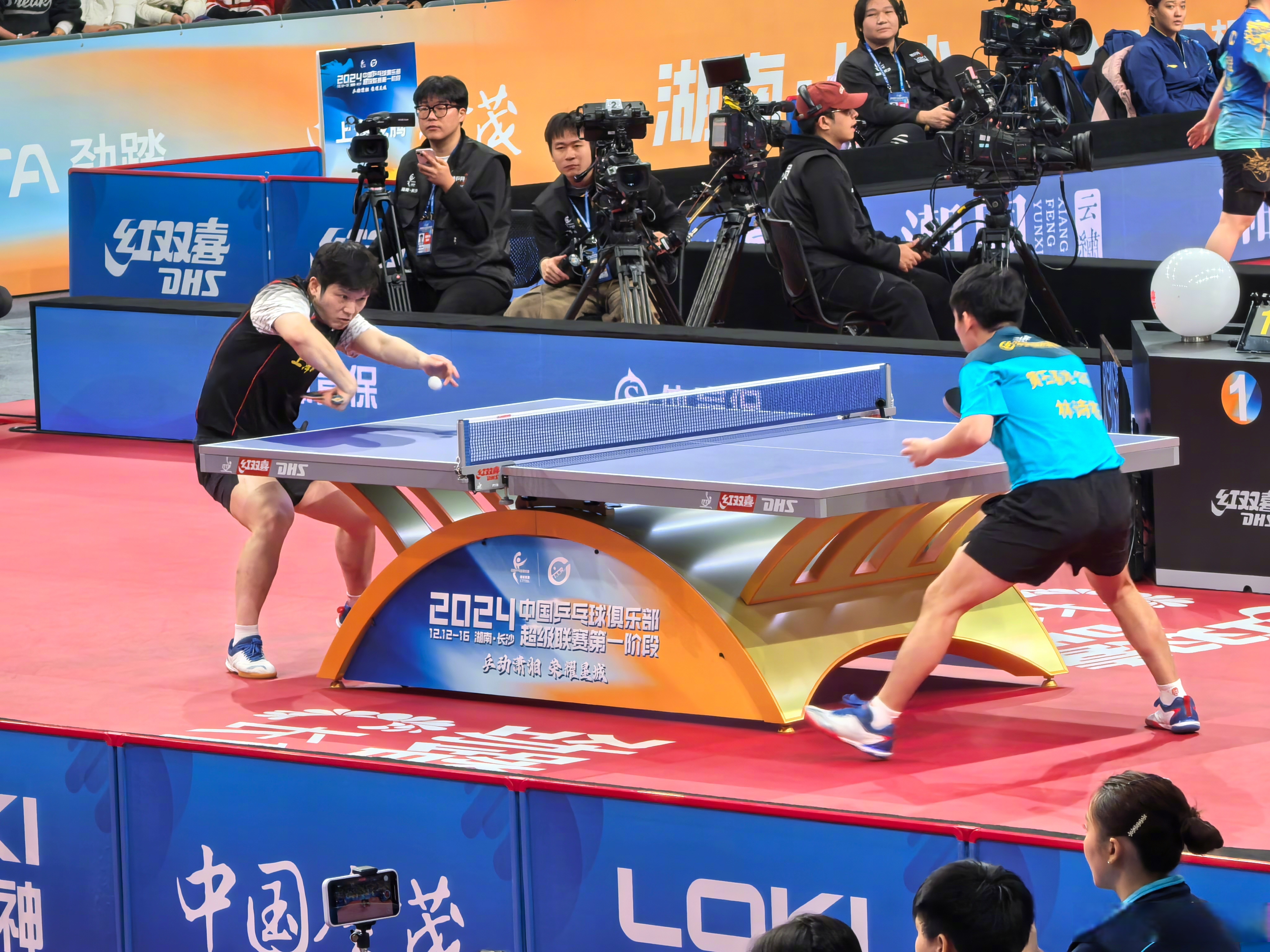 精准传球助攻,球队精神面貌焕发 精准传球助攻,球队精神面貌焕发