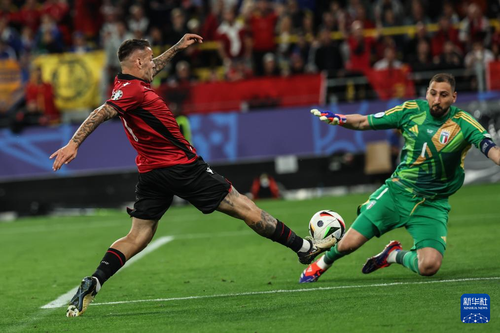 巴萨险胜意大利,卡塞米罗送出助攻 巴萨险胜意大利,卡塞米罗送出助攻