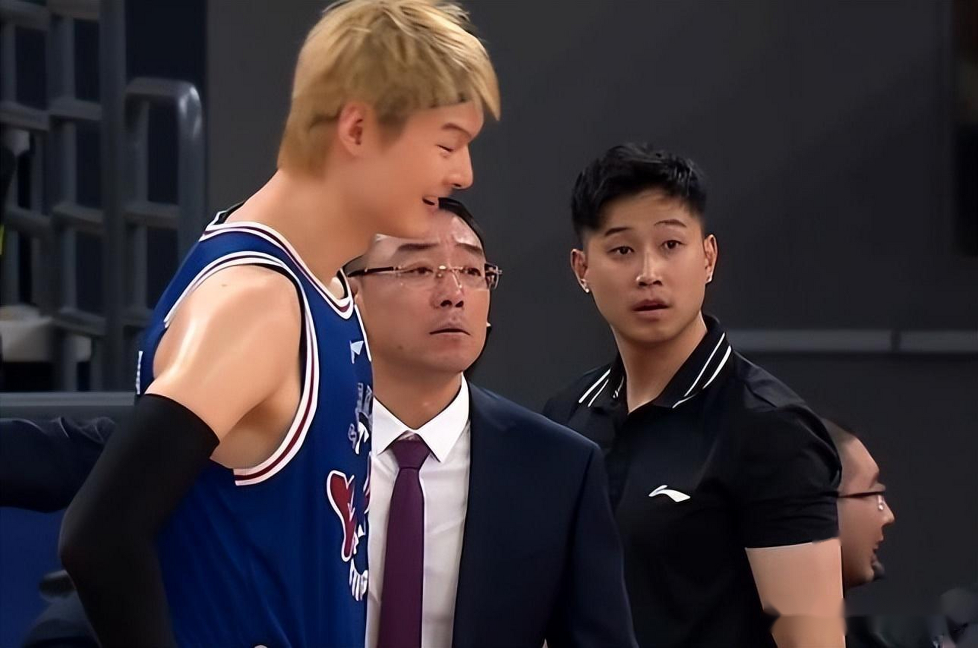 雷速体育直播-上海队逆转广州队，王哲林扛起全队