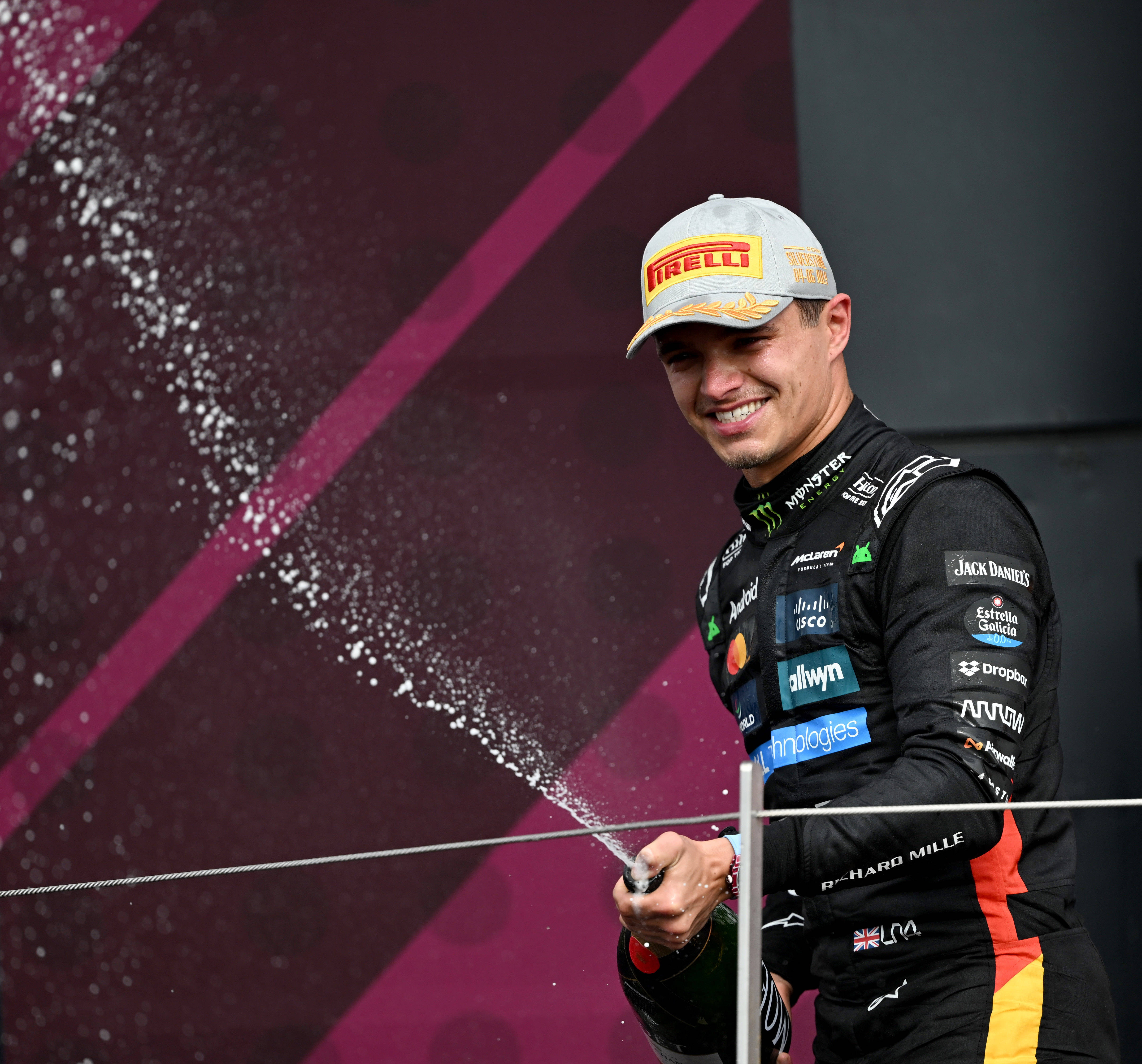 索伯车队翻盘威廉姆斯,诺里斯统治全场 索伯车队翻盘威廉姆斯,诺里斯统治全场