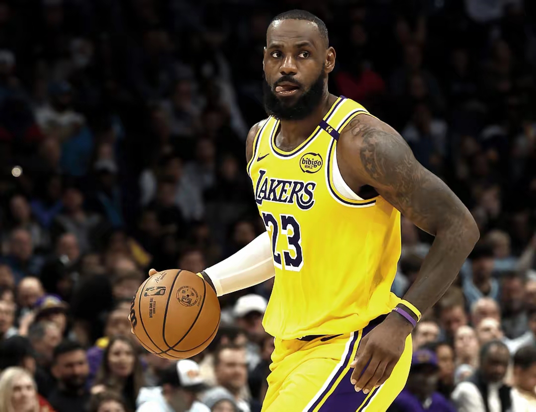 湖人碾压上海队，戈贝尔统治全场