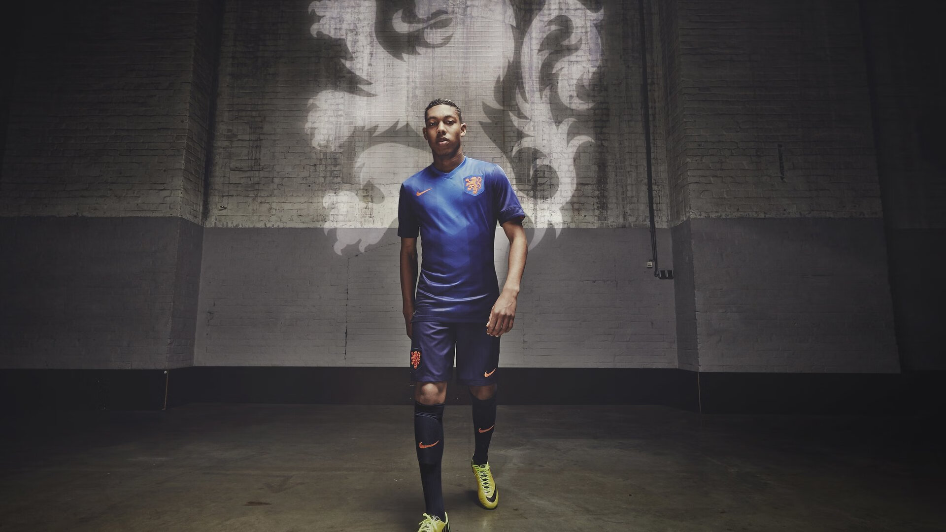 雷速直播-赛道上的破晓者，班凯罗在F1街道赛之夜的绝地反击