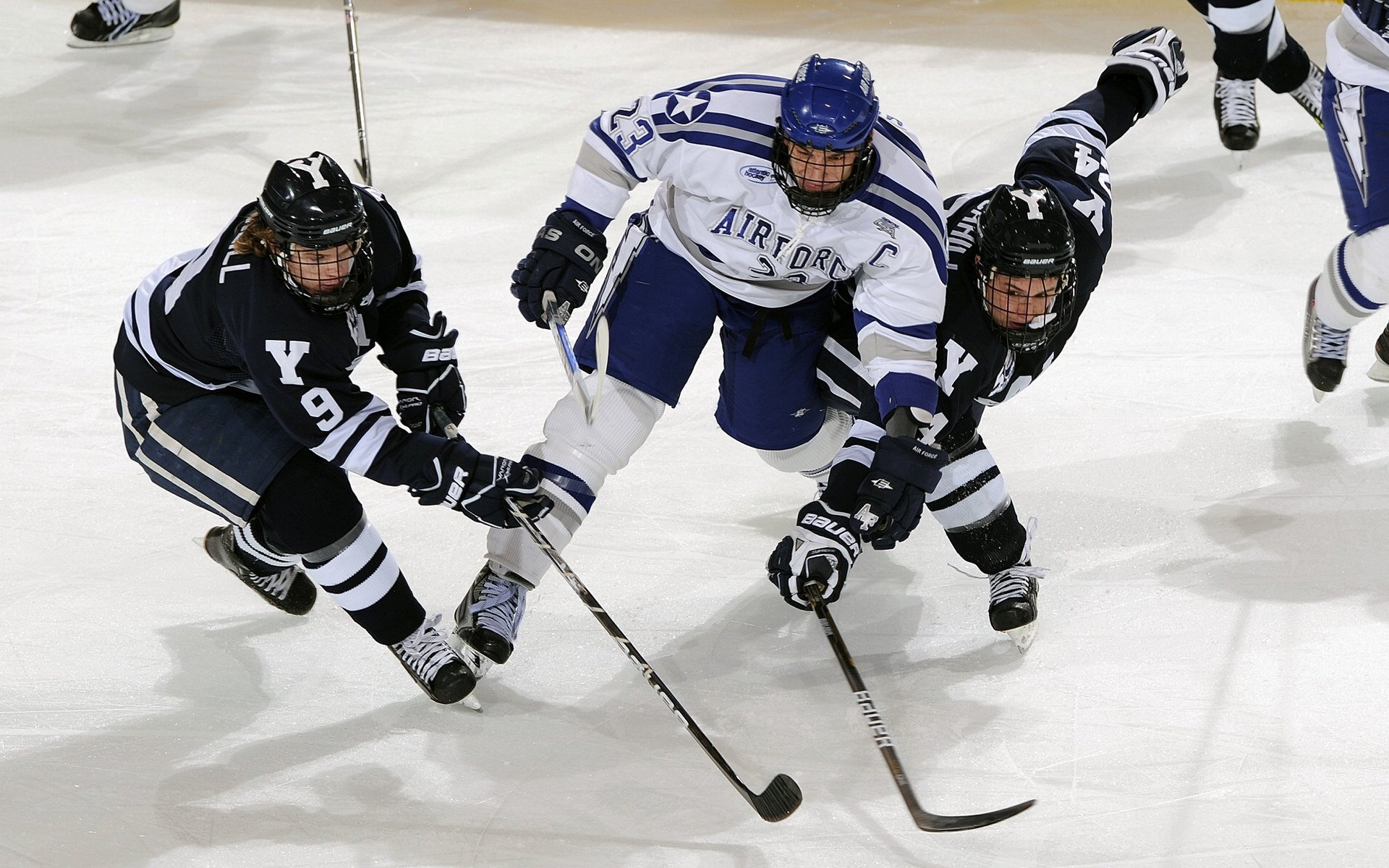 卡马文加用实力证明自己，荷兰淘汰AC米兰，新一代的崛起与旧秩序的瓦解
